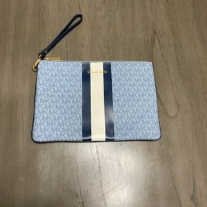 Michael kors jet set xl wristlet